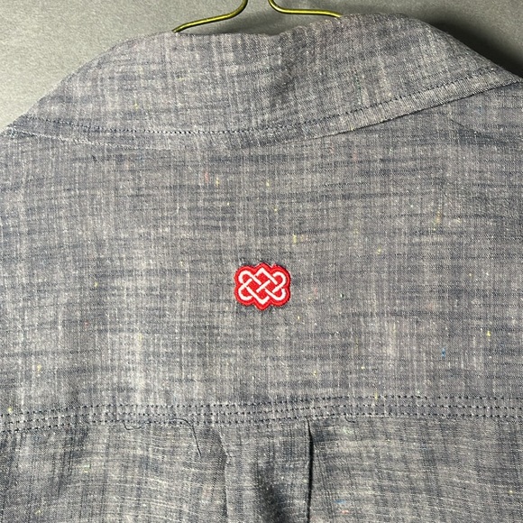 Sherpa Adventure Gear men’s shirt. Size small. Linen texture. - Picture 6 of 7